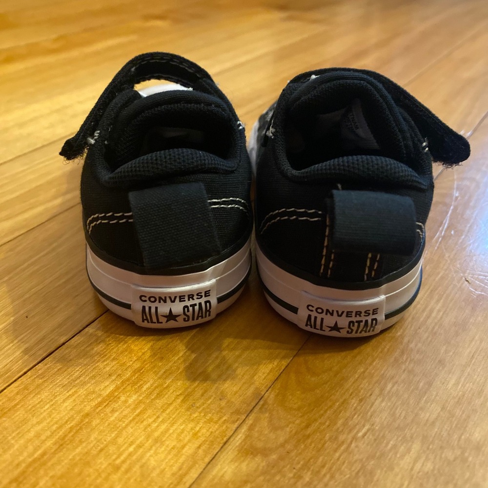 Kids Converse All Star Chuck‎ Taylor Black White Hook & Loop Strap Shoes Size 4 - Picture 3 of 6